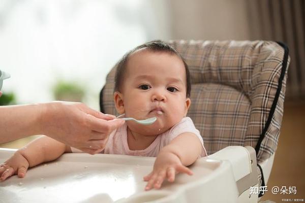 二个月宝宝食欲下降，原因、对策与关注重点